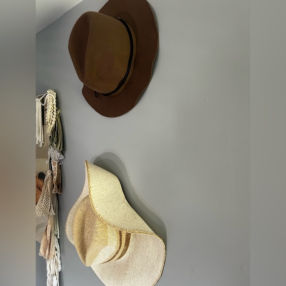 Hat bundle! 3 hats included - Picture 7 of 9